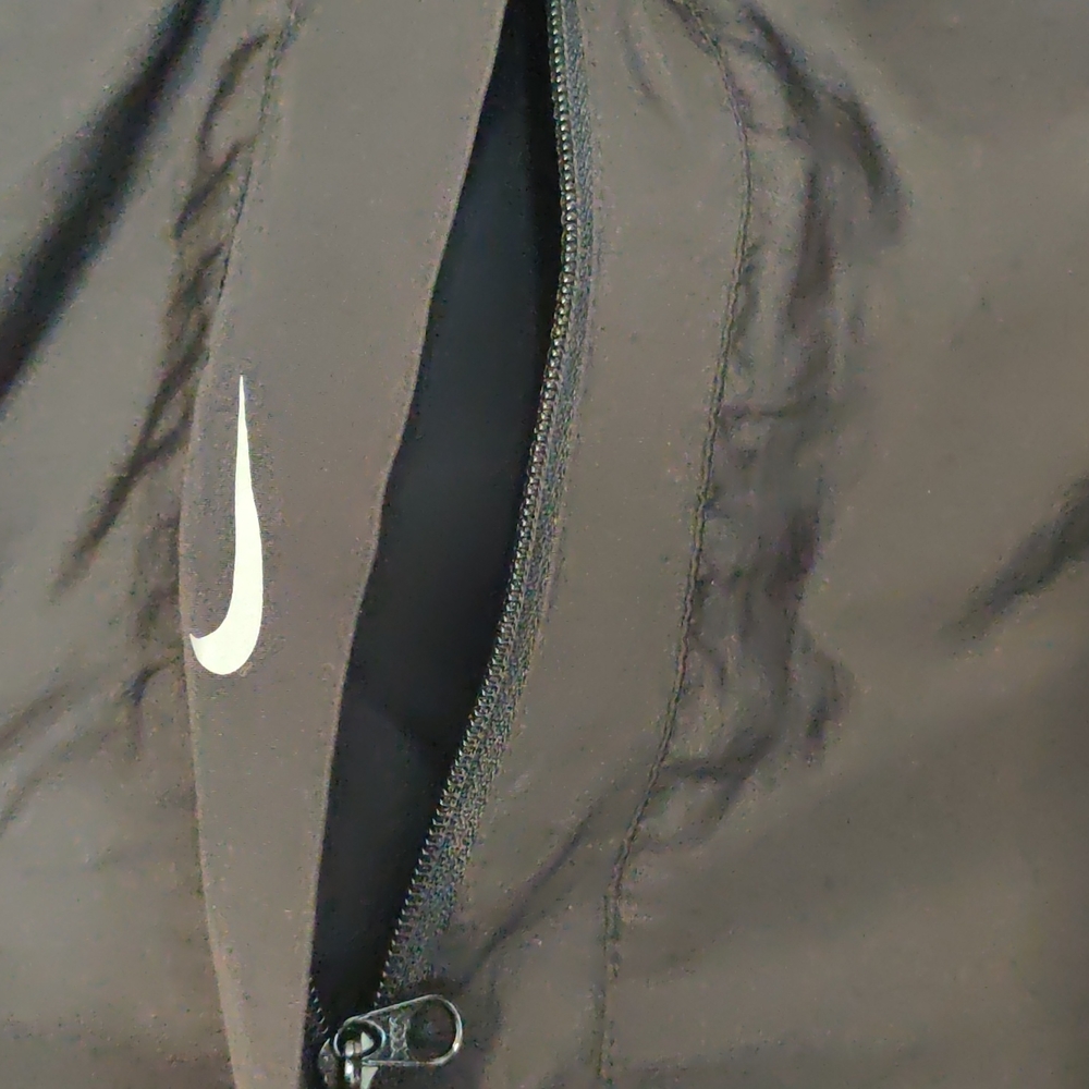 Nike lightweight, black packable running top with hood XL - Picture 5 of 11